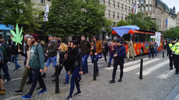 Manifestação pela legalização da maconha, marcha de milhões para a maconha em Praga 2019 — Fotografia de Stock