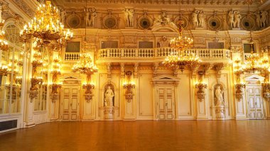 Prag, Çek Cumhuriyeti 11 Mayıs 2019 - Prag'daki Prag Kalesi'ndeki kraliyet salonunun içi