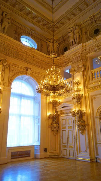 Wnętrze sali królewskiej na Hradczanach w Pradze — Zdjęcie stockowe