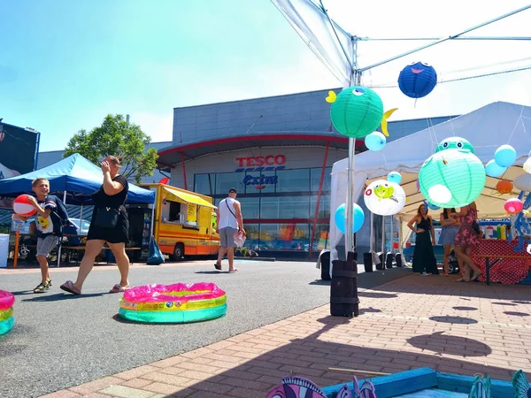 Святкування дня дітей в торговому центрі Tesco — стокове фото