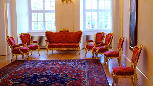 Praga Czechy Maja 2019 Zabytkowe Królewskie Meble Sofa Fotele Wnętrzu — Zdjęcie stockowe