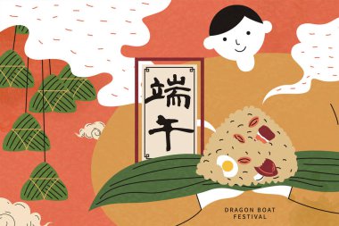 Kırmızı turuncu arka planda zongzi asılı sıcak pirinç köftesi tutan çocuk, Çin kaligrafisi ile yazılmış ejderha botu festivali.