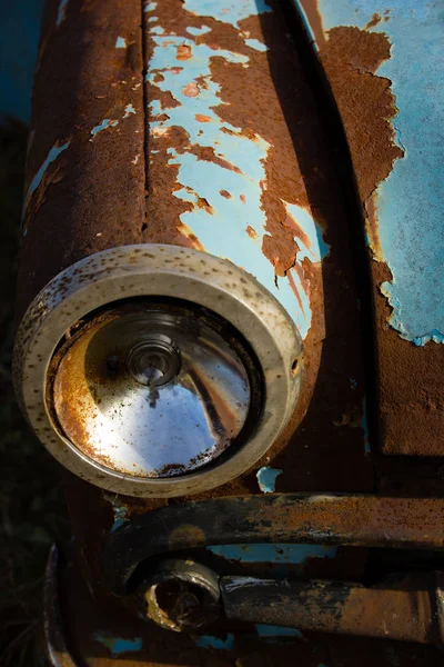 Vieux Rusty Voiture Épave Avant Détail Lampe — Photo