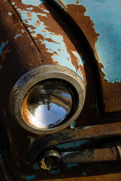 Antiguo Coche Oxidado Naufragio Delantero Detalle Lámpara —  Fotos de Stock