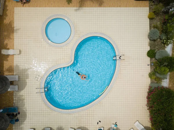 Drone Image Birds Eye View Blue Swimming Pool Playing Children — Stock Photo, Image