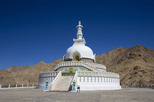 View Tall Shanti Stupa Beautiful Blue Sky Big Stupa Leh — Stock Photo, Image