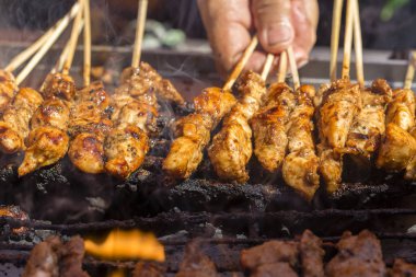 Ahşap şişleri, Adası Bali, Ubud, Endonezya, Endonezya barbekü ızgara etler yakın çekim