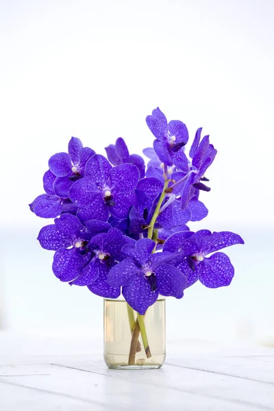 Close Beautiful Bouquet Blue Orchids Flower White Wooden Table Sea — Stock Photo, Image