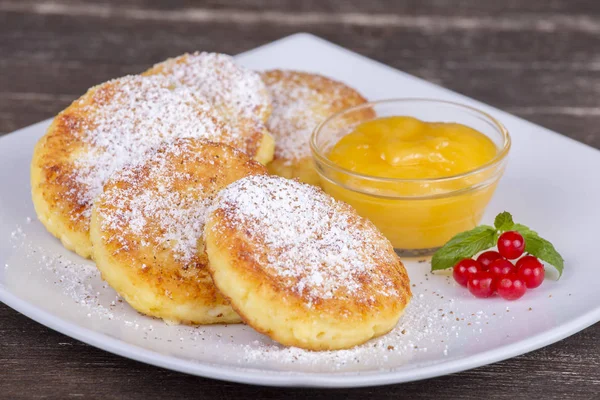 Deliciosas Panquecas Caseiras Queijo Cottage Com Passas Mel Close — Fotografia de Stock