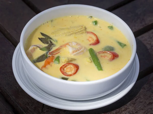 Green curry creamy soup with coconut milk, shrimp, red pepper, bean in white bowl, Thai cuisine, close up — Stock Image Green Curry Creamy Soup Coconut Milk Shrimp Red Pepper Bean Royalty Free Stock Images