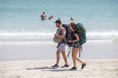 Koh Samui, Tayland - 30 Ocak 2018: Haad Rin beach dolunay partiden önce. Kimliği belirsiz kişi ada, Koh Phangan üzerinde dolunay parti katılmak için geldi