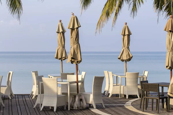 White Table Rattan Chairs Empty Cafe Next Sea Water Beach — Stock Photo, Image