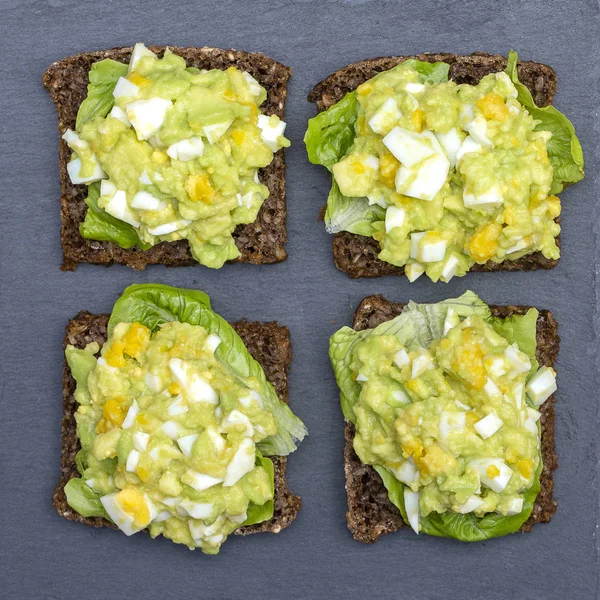Sandwich Con Aguacate Huevo Escalfado Concepto Desayuno Saludable Primer Plano —  Fotos de Stock