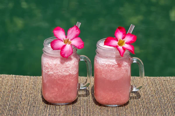 Batido Toranja Rosa Smoothie Mesa Perto Pequeno Almoço Ilha Bali — Fotografia de Stock