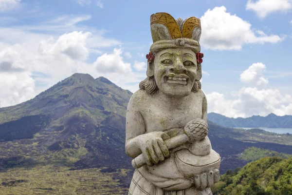 Sculpture Balinaise Traditionnelle Sur Fond Volcan Batur Île Bali Indonésie — Photo