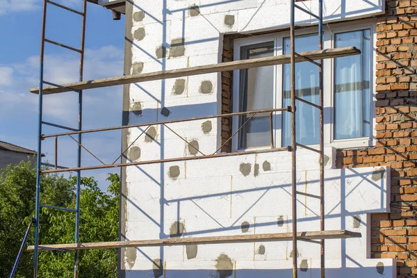 Andaime Casa Renovação Casa Para Renovação Com Andaime Para Trabalhadores — Fotografia de Stock