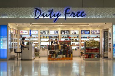 Bangkok, Tayland - 14 Kasım 2014: Duty free shop Suvarnabhumi Uluslararası Havaalanı'nda
