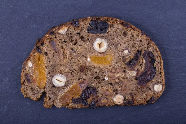 Řezy Nekvašeného Chleba Celých Zrn Sušené Švestky Ořechy Sušené Meruňky — Stock fotografie