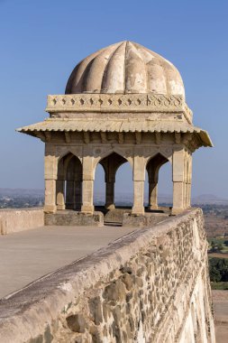 Mahal Jahaz, gemi Palace Sunrise. Mandu, Madhya Pradesh. Hindistan. Arka planda eski Hint mimarisi