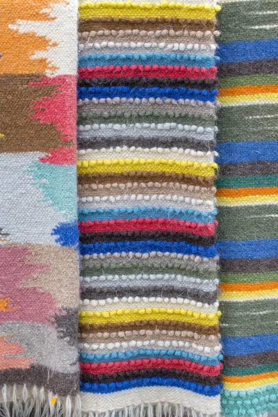 Traditionelle Schöne Farbige Wolldecken Auf Dem Straßenmarkt Den Karpaten Ukraine — Stockfoto