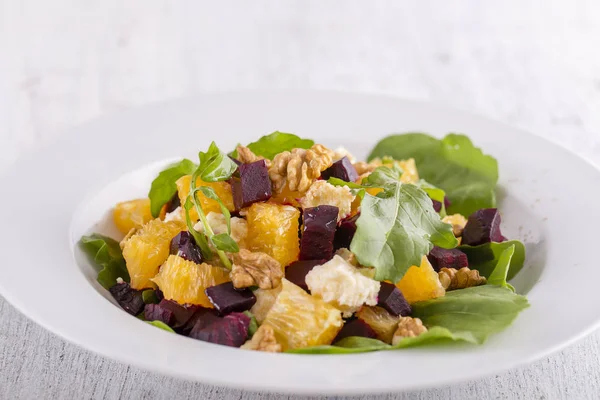 Ensalada Vegetariana Saludable Con Remolacha Rúcula Verde Naranja Queso Feta — Foto de Stock