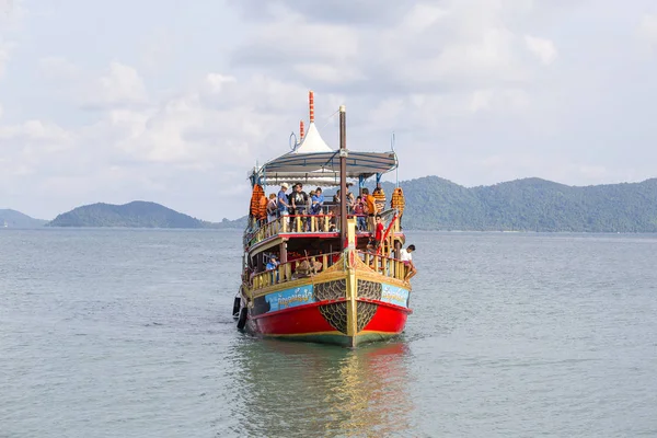 Koh Chang Tailândia Maio 2017 Barco Colorido Com Turistas Retorna — Fotografia de Stock