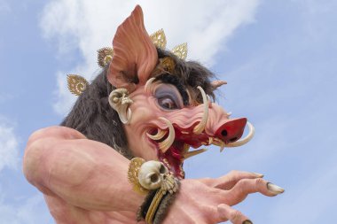 Etkileyici el yapısı, Bali Adası, Endonezya, hatta Nyepi gün üzerinde yer almaktadır Ngrupuk gösteri için inşa Ogoh-ogoh heykel yapımı yakın çekim