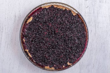 Ev yapımı organik üzümlü turta yenmeye hazır. Frenk üzümü, kapat.