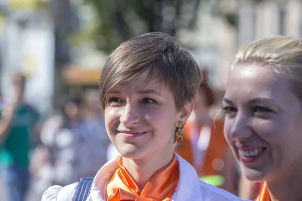 Lviv Ucrania Julio 2018 Hermosas Chicas Ucranianas Realizan Excursiones Para —  Fotos de Stock