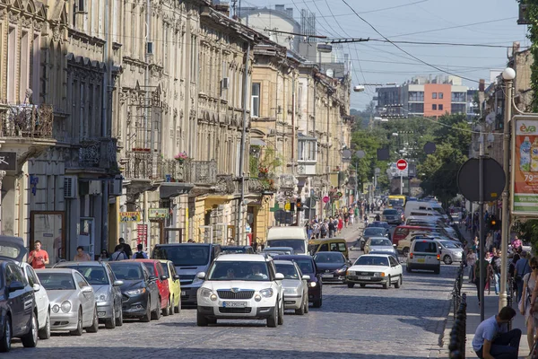 Lviv Ucrania Julio 2018 Arquitectura Movimiento Automóviles Calle Central Ciudad —  Fotos de Stock