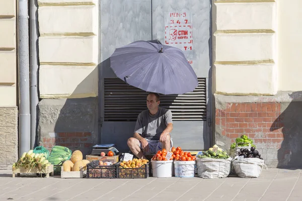 Lviv Oekraïne Juli 2018 Center Ochtend Straat Marktkramers Met Verse — Stockfoto