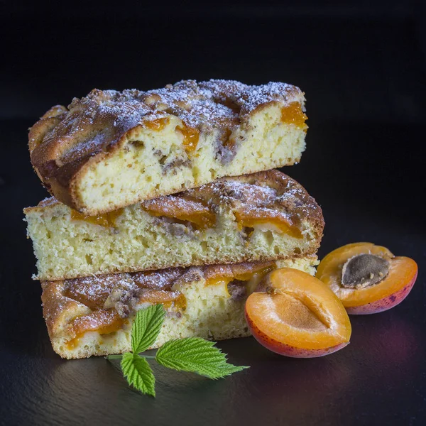 Hausgemachtes Bio Marillenkuchen Dessert Fertig Zum Essen Aprikosentarte Mit Walnuss — Stockfoto