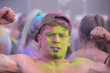 Budapeşte, Macaristan - 15 Ağustos 2017: Bilinmeyen bir katılımcı kültür ve Müzik Festivali Sziget biri. Sziget Festivali, Özgürlük Adası 452.000 vatandaşların toplam sayısı ile sona erdi