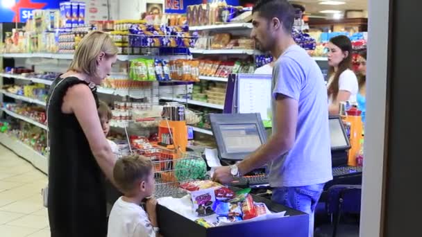 シャルム シェイク エジプト 2018 シャルム シェイク 南シナイ エジプトのスーパー マーケットでレジに商品の支払い — ストック動画