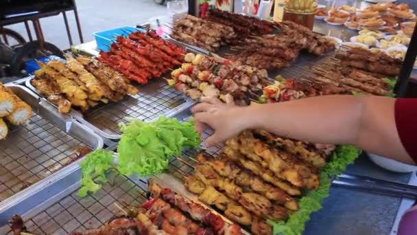 Koh Phangan Tailandia Febrero 2018 Comida Callejera Vendedor Tailandés Vende — Vídeo de stock