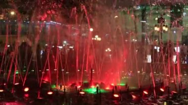 Sharm El Sheikh, South Sinai, Mısır'daki Soho Meydanı'nda gece şarkı Çeşme ışıklı su sokaklarında Sharm El-Sheikh, Mısır - 21 Mayıs 2018:
