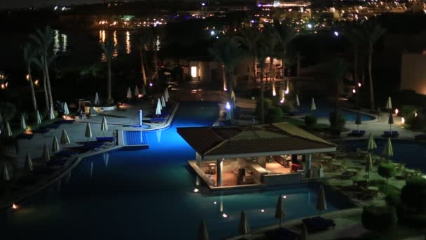 Sharm Sheikh Egipto Mayo 2018 Vista Nocturna Piscina Edificio Palmeras — Vídeos de Stock