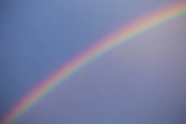 Vacker Regnbåge Den Blå Himlen Efter Regn Sommaren Bra Väder — Stockfoto