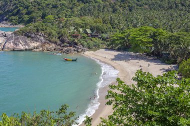 Koh Samui, Tayland - 15 Mart 2018: Sadet daha plaj ve deniz dalgaları su. Koh Samui Adası turistler için en popüler yerlerinden biridir