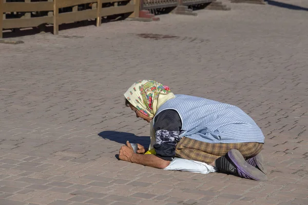 Lviv Ukraine July 2018 Unidentified Homeless Old Woman Begging Sidewalk — Stock Photo, Image