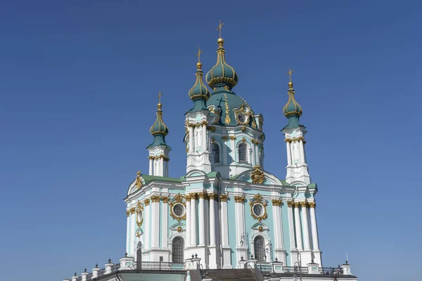 Luminose Torri Della Chiesa Sant Andrea Kiev Ucraina Sfondo Cielo — Foto Stock