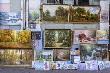 Kiev, Ukrayna - 01 Ekim 2018: Kiev, Ukrayna bit pazarı City üzerinde doğaçlama Sanat Galerisi Merkezi