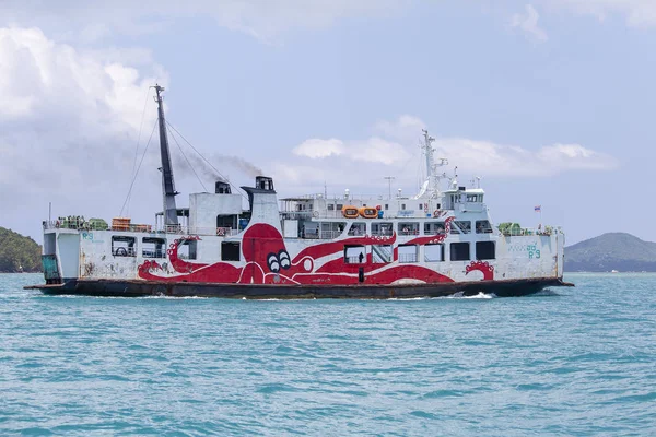 パンガン島 2018 ラージャは 乗客を運ぶフェリー 車やサムイ島とパンガン ドンサック 桟橋から商品のポート島 — ストック写真