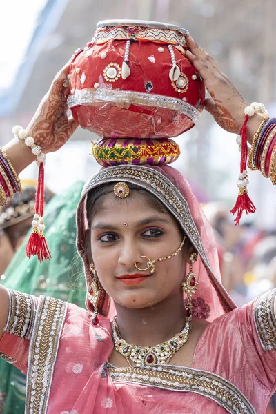 Pushkar India November 2018 Indiska Ung Flicka Öknen Thar Tid — Stockfoto