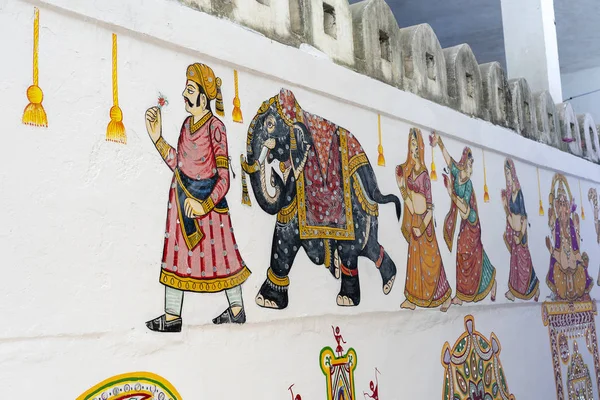 Udaipur Indie Listopada 2018 Dekoracyjne Tradycyjne Rysunki Białej Ścianie Ogrodzenia — Zdjęcie stockowe