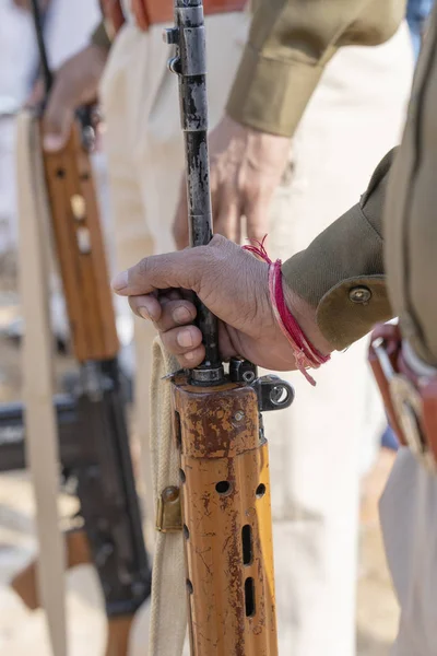 Warrior Holding Rifle Pushkar Camel Fair Rajasthan India Close — Stock Photo, Image