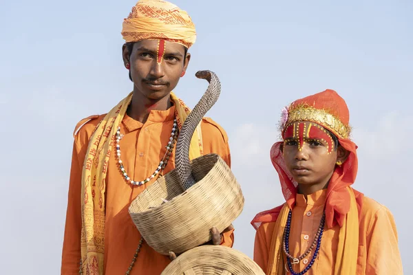 Pushkar India Noviembre 2018 Hombres Santos Hindúes Sadhu Cobra Serpiente — Foto de Stock