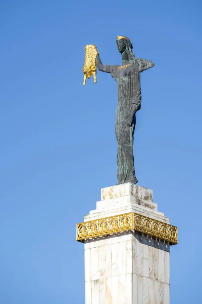 Estátua de Medea no centro de Batumi, uma das principais cidades de Colchis, Geórgia — Fotografia de Stock