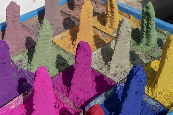Farbiges buntes Puder kumkum auf indischem Basar zum Holi-Fest — Stockfoto