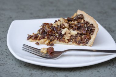 Hurma ve ceviz ile Vegan kek, pişmiş ev yapımı. Yakın çekim